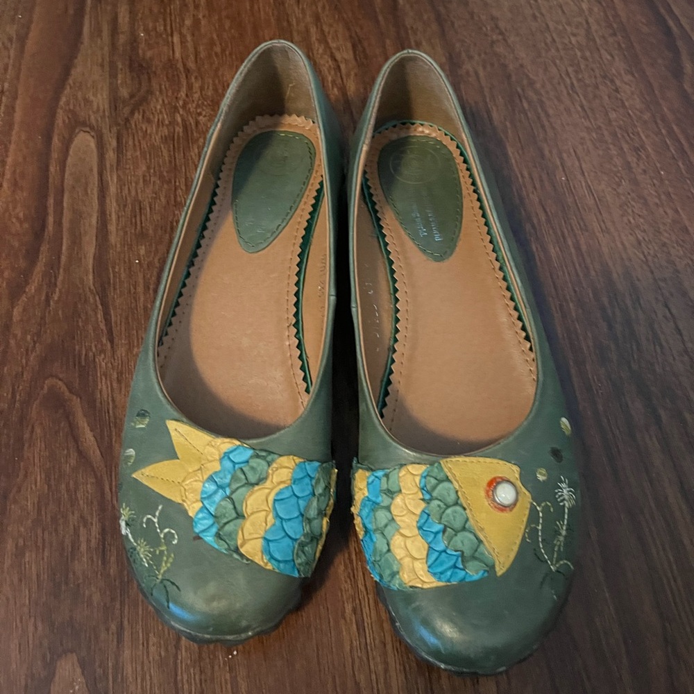 Super cute ballet flats with fish pattern. Safiya size 24cm (women’s 7 narrow).